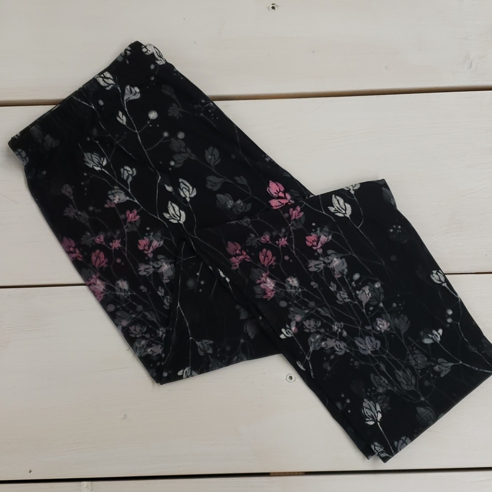 NWT Leggings, capri one size plus